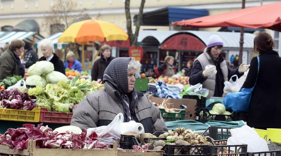 Za koliko se je v povprečju letos podražila hrana v primerjavi z lanskim letom? (foto: Tina Kosec/Bobo)