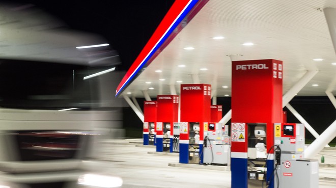 Ob polnoči bodo narasle cene goriva: koliko bomo plačevali po novem? (foto: Milos Vujinovic/Bobo)