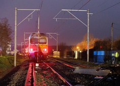 Drama v Srbiji: grozljiv posnetek širjenja oblaka amonijaka, ki je po iztirjenju vlaka zastrupil več ljudi