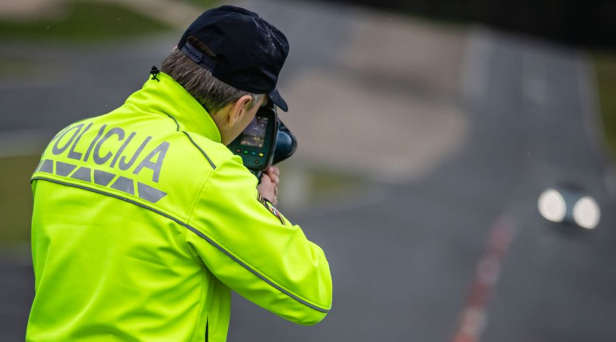 (Pre)hitri vozniki? V enem dnevu so policisti ustavili presenetljivo število ljudi (foto: Facebook/Slovenska policija)