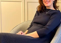 Slovenska pevka s fotografijo razkrila, da pričakuje tretjega otroka