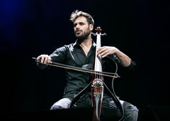 Nekdanji član dua 2Cellos se je hvalil, da je ženskar in primerjal ženske z Balkana: "Hrvatice so nune, Srbkinje pa ..."