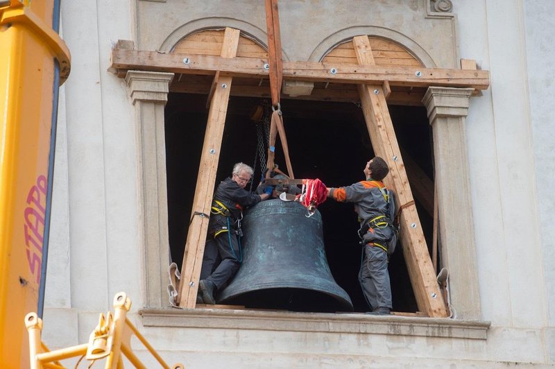 Glavna naloga zvonov je ta, da naznanjajo bogoslužna opravila in vabijo k molitvi.