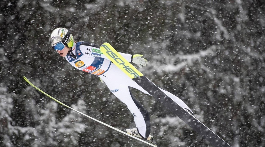Slovenska skakalka bo kljub zdravstvenim težavam stisnila zobe (foto: Profimedia)