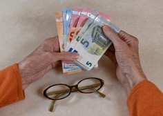 Upokojenci ta mesec z višjimi pokojninami, ki bodo na račune prispele prej
