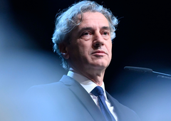 Robert Golob v novoletni poslanici napovedal posodobitev države