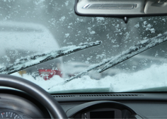 Vam vožnja v jutranjem mrazu otežuje življenje? Predstavljamo trik, s katerim se bo vaš avtomobil ogrel občutno hitreje