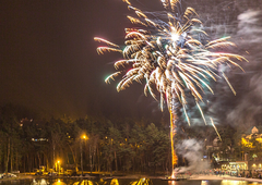 Nekatere države že obeležile novo leto: za svetlobne spektakle namenili tudi do 290.000 evrov