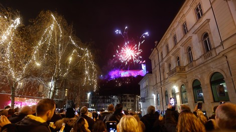 Kam za silvestrovo? To so nastopajoči, ki bodo na najdaljšo noč ogreli prebivalce slovenskih mest