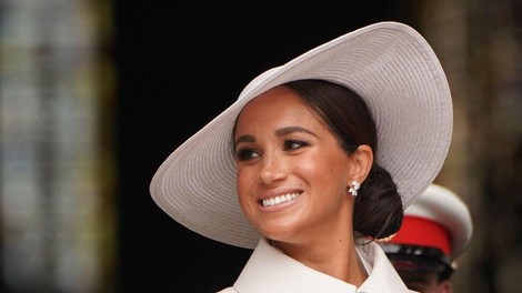 Nov napad na britanski dvor: knjigo naj bi pisala tudi Meghan Markle