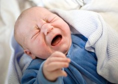 Fantki tokrat dobili 'novoletno bitko' v porodnišnicah: prvi dojenček se je rodil že nekaj sekund po vstopu v novo leto (poglejte, kje)