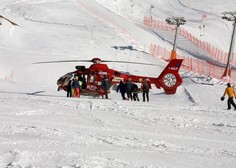 Nesreča ne počiva: smučarja presenetil snežni plaz in ga odnesel okoli 400 metrov po pobočju