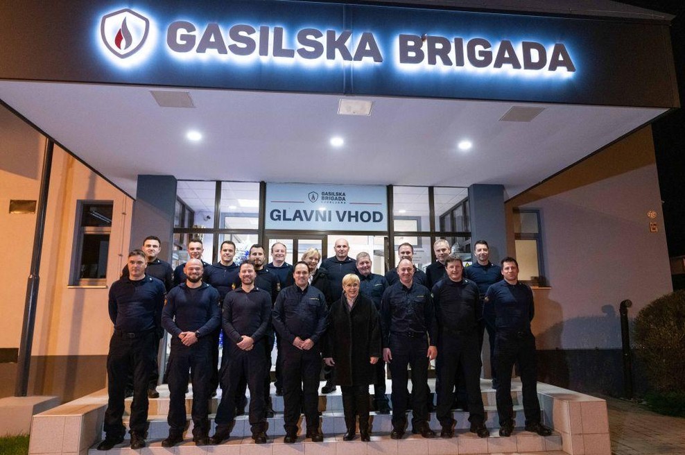 Predsednica Nataša Pirc Musar silvestski večer izkoristila za obisk tistih, brez katerih si življenja ne moremo predstavljati (foto: Boštjan Podlogar/STA)