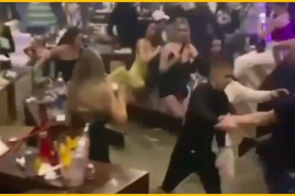 Slavje novega leta se je sprevrglo v pravo dramo: nočni klub na reki se je začel potapljati, ljudje v paniki bežali sem in tja (VIDEO) (foto: Instagram/192_rs/posnetek zaslona)