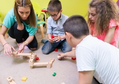 Na pogajanjih o plačah pomočnic vzgojiteljic dosežen napredek