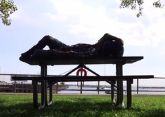 Igral je na svetovnem nogometnem prvenstvu, zdaj pa spi na ulici in mimoidoče prosi za hrano