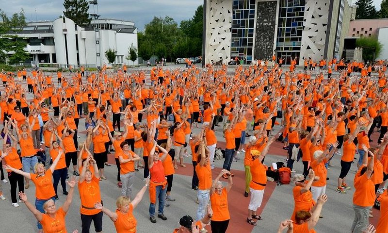 Društvo šola zdravja ohranja in izboljšuje zdravje Slovencev, razgibavanje pa vodijo usposobljeni prostovoljci s pomočjo strokovno izobraženega kadra.