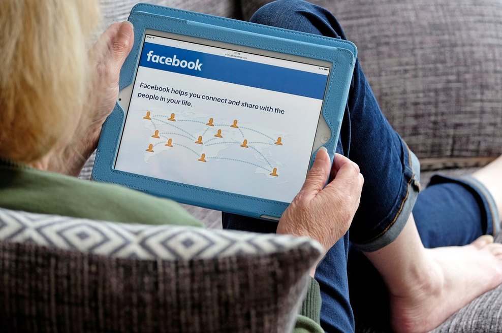 Ste vedeli, da lahko na Facebooku izberete, kaj se bo zgodilo po vaši smrti? (foto: Profimedia)