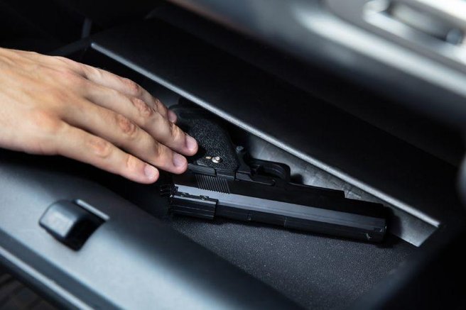 Pretresljiv zločin na Hrvaškem: morilec sredi ceste v 61-letnika izstrelil več nabojev in ga na mestu ubil