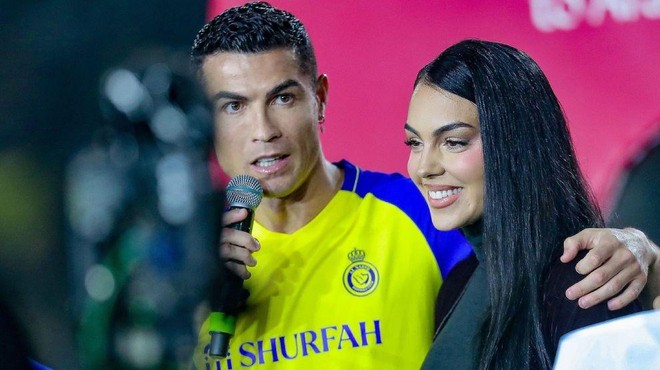 Cristiano Ronaldo bo zaradi svoje mične Georgine v Savdski Arabiji kršil stroge zakone (ne boste verjeli, zakaj) (foto: Profimedia)