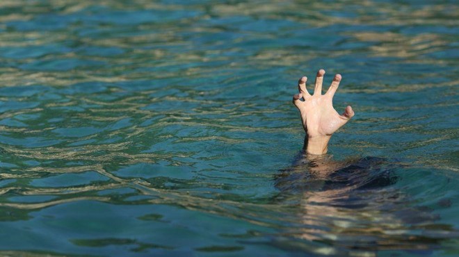 Znani športnik se bori za življenje: skočil v morje in rešil otroka, ki sta se utapljala, a se hudo poškodoval (foto: Profimedia)