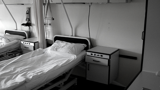 Pacient padel skozi okno bolnišnice: policisti so sporočili, zakaj (foto: Facebook/Splošna bolnišnica Murska Sobota)