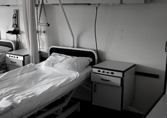 Pacient padel skozi okno bolnišnice: policisti so sporočili, zakaj