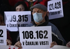 Med protestnike na shodu bolnikov se je "pomešal" tudi Robert Golob