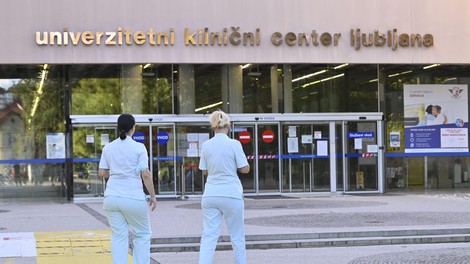 Mladi zdravniki: vlada prebivalce vleče za nos