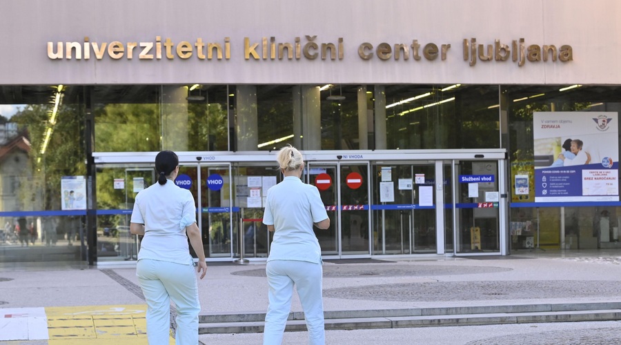 Mladi zdravniki: vlada prebivalce vleče za nos (foto: Žiga Živulovič jr./Bobo)