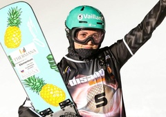 Smola pa takšna! Ste že videli, kako je Gloria Kotnik na tekmi zbila delavca ob progi? (VIDEO)