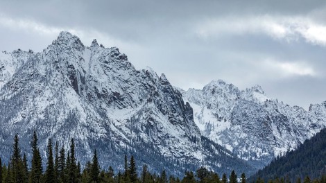 Snežni plaz je brez voznega reda: obisk gora je trenutno odsvetovan