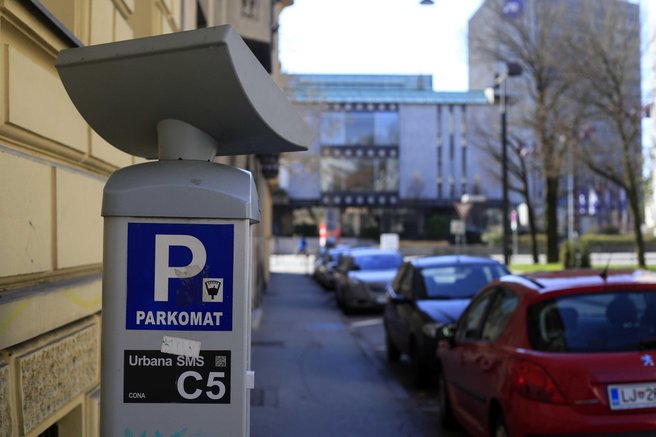 Izpoved Ljubljančana, ob kateri se velja zamisliti: zaradi dražjih parkirnin ob socialno življenje