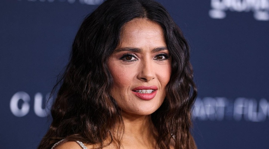 Salma Hayek v čudoviti "kristalni" obleki razbohotila vse svoje čare (foto: Profimedia)