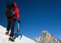 Mlademu planincu zdrsnilo na poti na Triglav: padec bi lahko bil zanj usoden (VIDEO)
