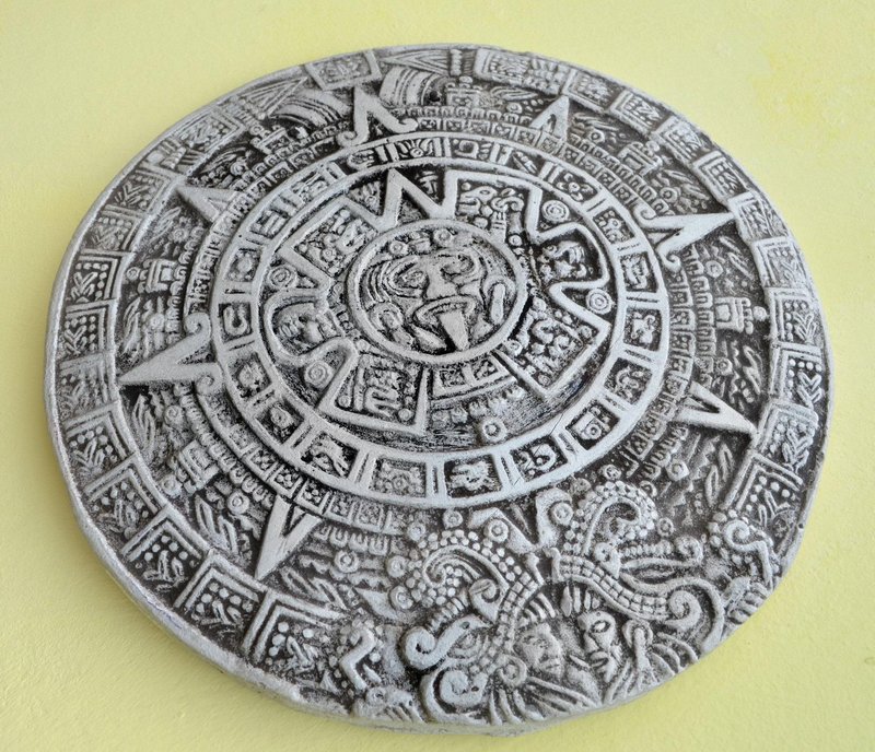 Majevski koledar velja za enega najstarejših, pripadniki mezoameriških civilizacij, predvsem Maji, pa za izjemno dobro podkovane v astronomiji.