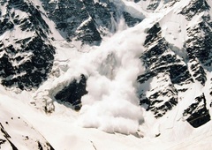 Grozljivka v gorah! Plaz pokopal 45-letno pohodnico, policija sporočila žalostna vest