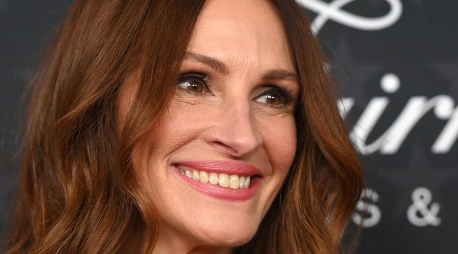 FOTO: Elegantna Julia Roberts lepša od vsake napol gole zvezdnice na rdeči preprogi? (foto: Profimedia)