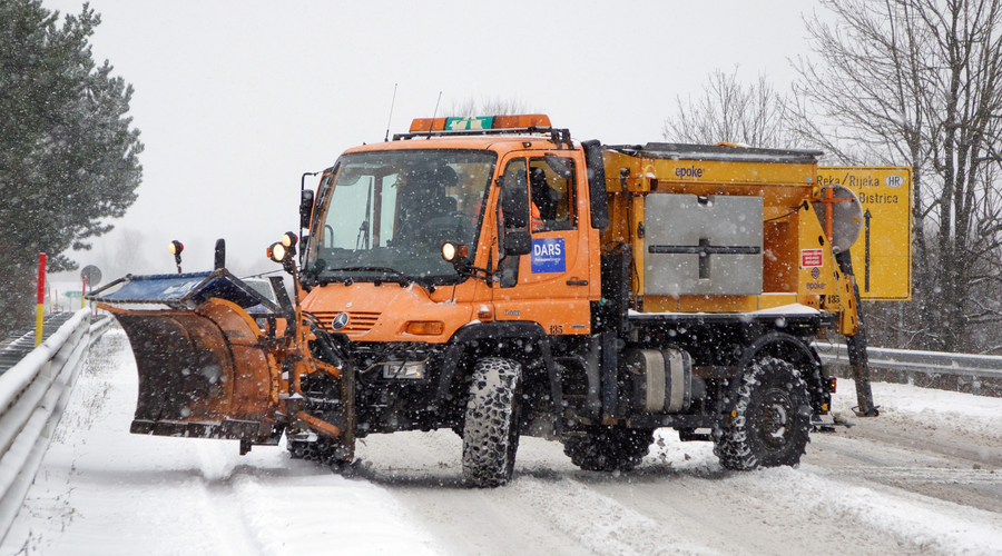 Cestni delavci pojasnili, kaj je krivo za zastoje na avtocestah: "Takšno početje je neodgovorno in nevarno ..." (foto: Valter Leban/Bobo)