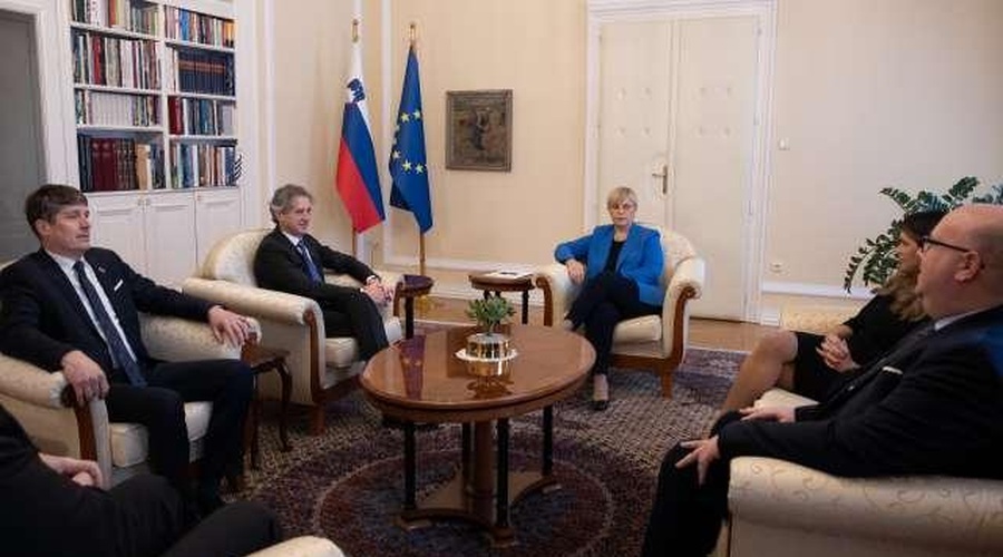 Nataša Pirc Musar sprejela Roberta Goloba, zdaj jo čaka še Janez Janša (foto: STA)