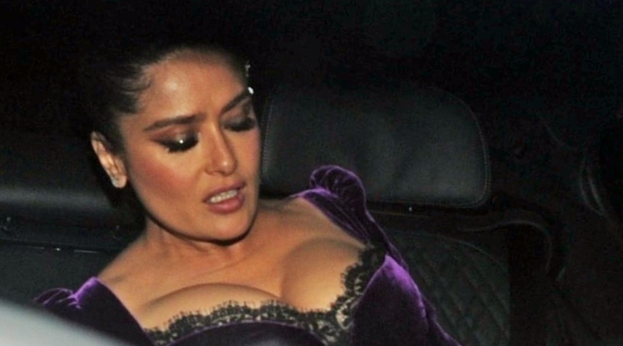 Salmo Hayek so kritizirali: na rdeči preprogi v obleki, ki je (preveč) poudarila dekolte (FOTO) (foto: Profimedia)