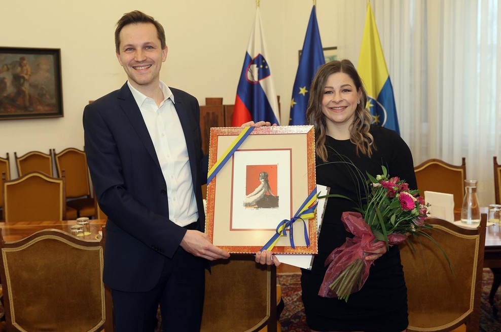 FOTO: Tini Trstenjak se je ob zaključku kariere zahvalil župan Celja, "ker je nosila ime našega mesta po svetu" (foto: Edi Einspieler)