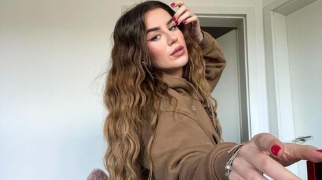 Slovenska resničnostna zvezdnica razburila splet s takšno fotografijo: mnogi zgroženi nad njenim dejanjem