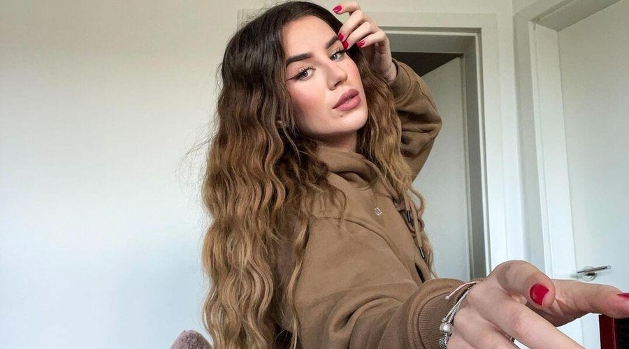 Slovenska resničnostna zvezdnica razburila splet s takšno fotografijo: mnogi zgroženi nad njenim dejanjem (foto: Instagram/Tjaša Kramarič)