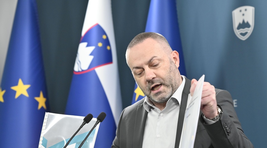 Bešič Loredan med drugim razkril, kdaj bo ukinjeno dopolnilno zavarovanje (foto: Žiga Živulovič jr./Bobo)