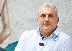 Se vam zdi, da ste očeta Luke Dončića videli na filmskem platnu? Američani so ugotovili, komu je (na las) podoben