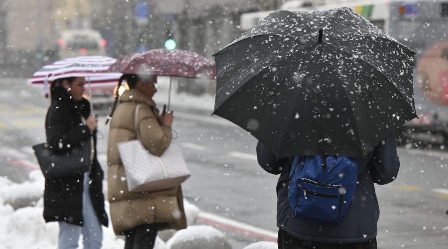 Sneg ali dvig temperatur? Takšno vreme nas čaka ta konec tedna (foto: Žiga Živulovič jr./Bobo)
