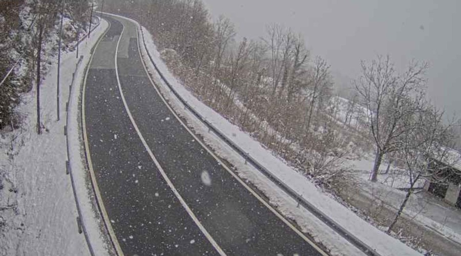 Po Sloveniji že sneži, koliko snega lahko pričakujemo? (foto: Facebook/Meteoinfo Slovenija)