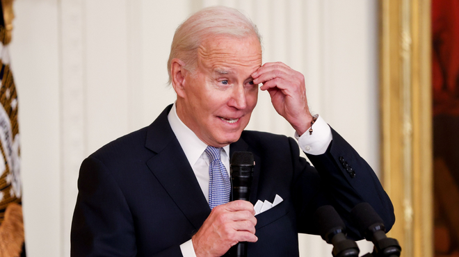 Incident, o katerem govori ves svet: Joe Biden izgubil tla pod nogami (VIDEO) (foto: Profimedia)
