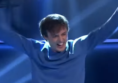 Vse do zadnje oddaje Milijonarja se je dokopal brez pomoči, v zadnji oddaji pa šokiral